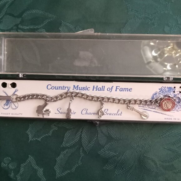 Vintage Country Music Hall of Fame charm bracelet in box box has sticker residue - Picture 1 of 2